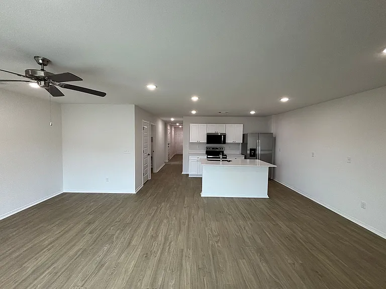 213 Preston Ln — Photo 10