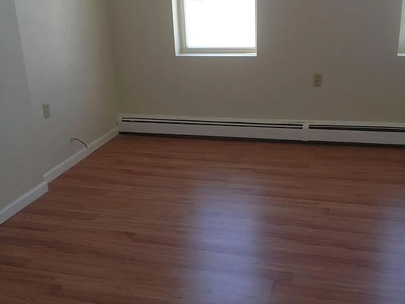 5th image of 37 Crane St #5C
