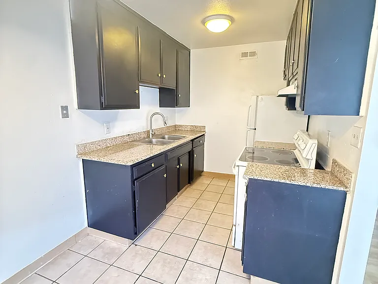 606 E Yorkshire Dr #2 — Photo 1