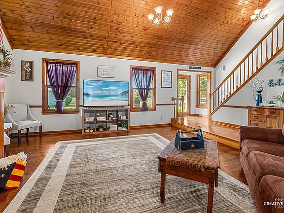 3rd image of 519 Hickory Cir