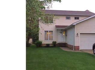 28302 Parkwood Dr, Eastlake, OH