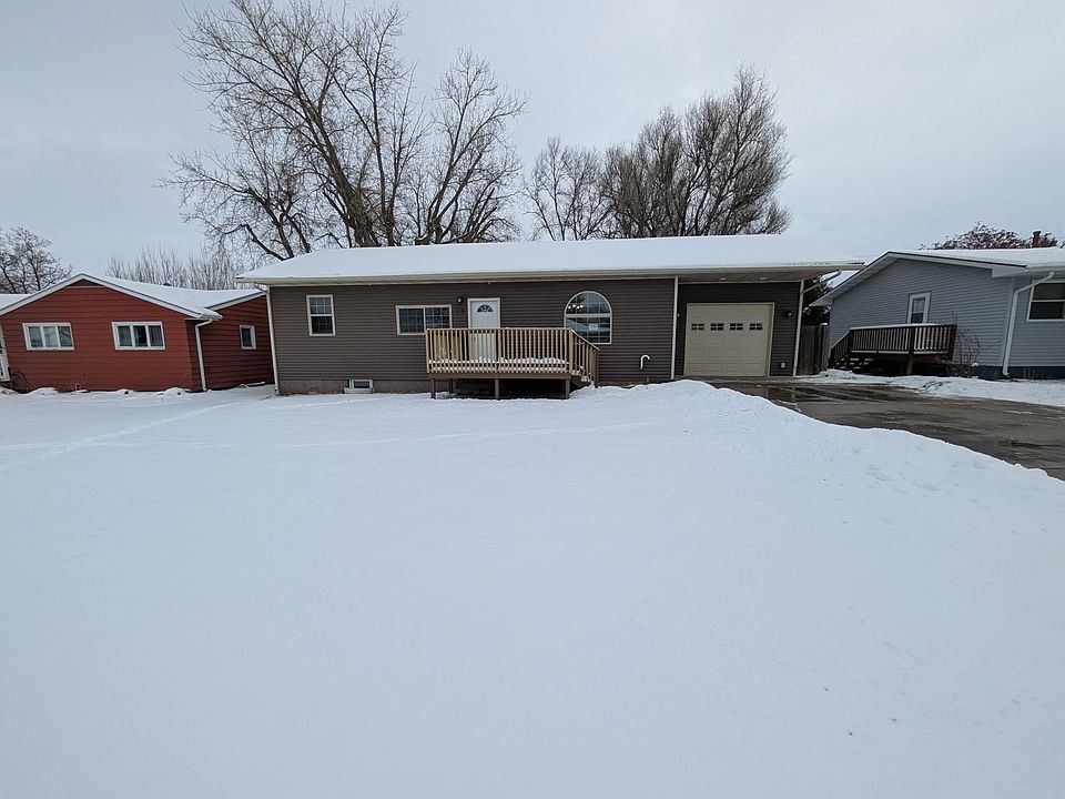 1st image of 408 4th St NE