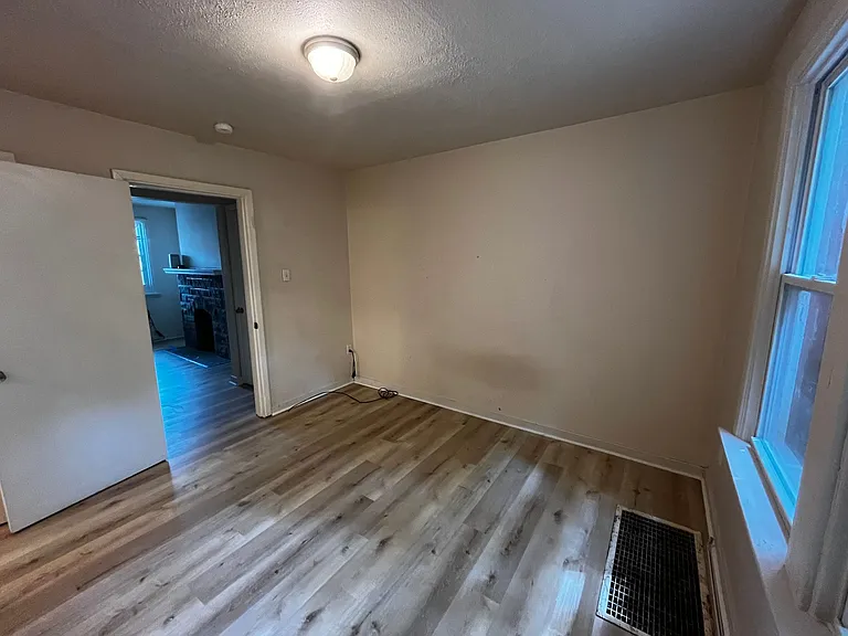 Beautiful One Bedroom in Swissvale!! — Photo 2