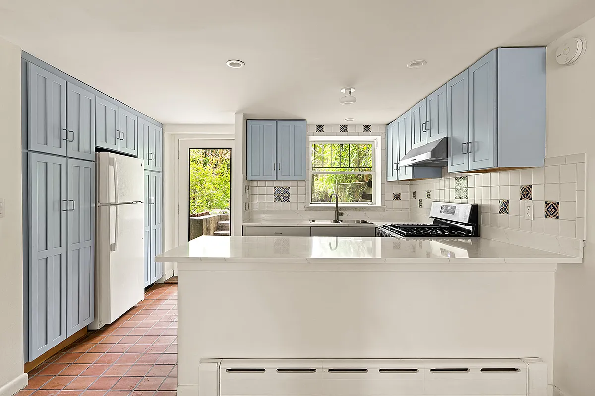 Building Photo - 341 Adelphi St #1
