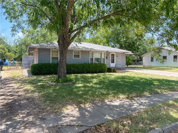 1210 W 4th St, Mc Gregor, TX 76657