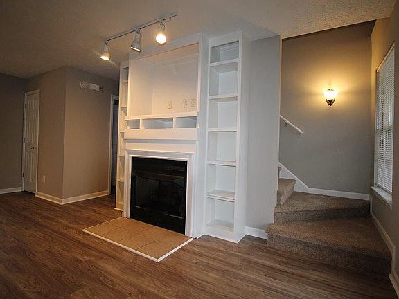 3rd image of 3646 Walden Dr