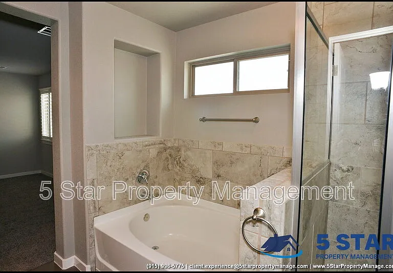 945 Penrith St — Photo 24