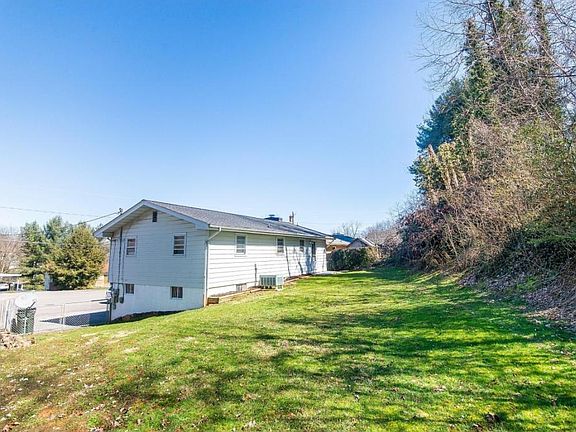 3rd image of 184 Montrose Dr