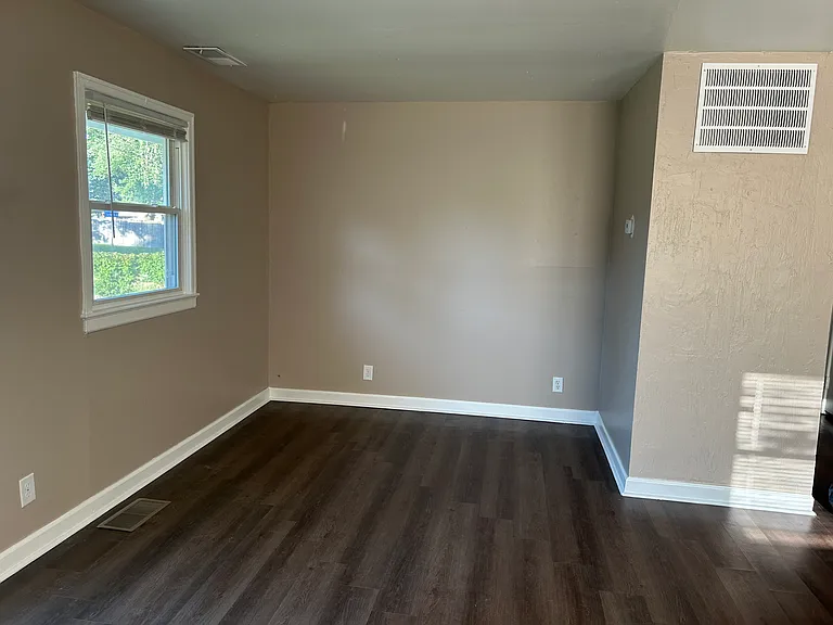 8309 Schoen Dr — Photo 7