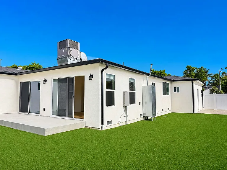 12542 Emelita St — Photo 10