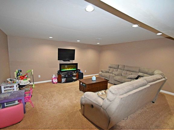 3rd image of 30784 Cynthia Dr