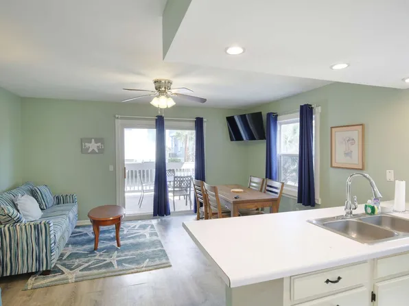 608 Carolina Beach Ave S, Carolina Beach, NC