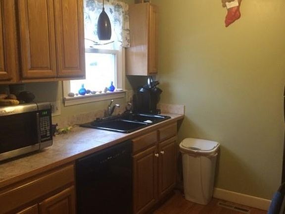 3rd image of 55 Empire St Unit 3