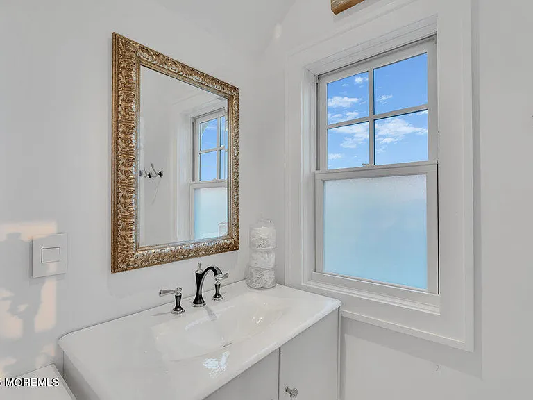 985 Ocean Ave — Photo 89