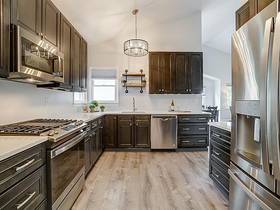 3rd image of 5284 Birchknoll Ct