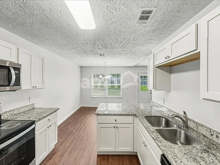 1856 Portview Dr — Photo 4