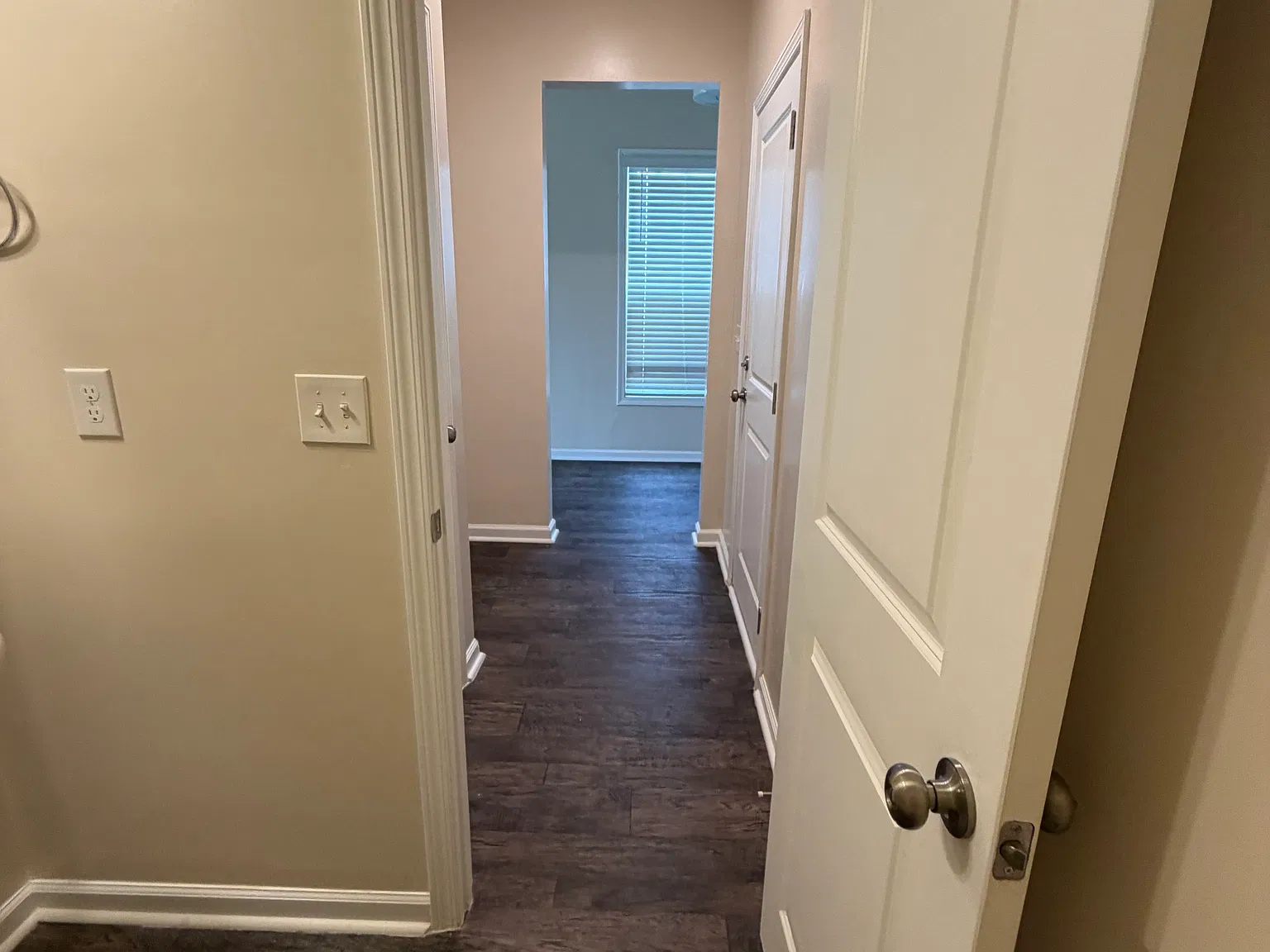 3 bed, 2.5 bath, 1854 sqft, $2,300 — Photo 2