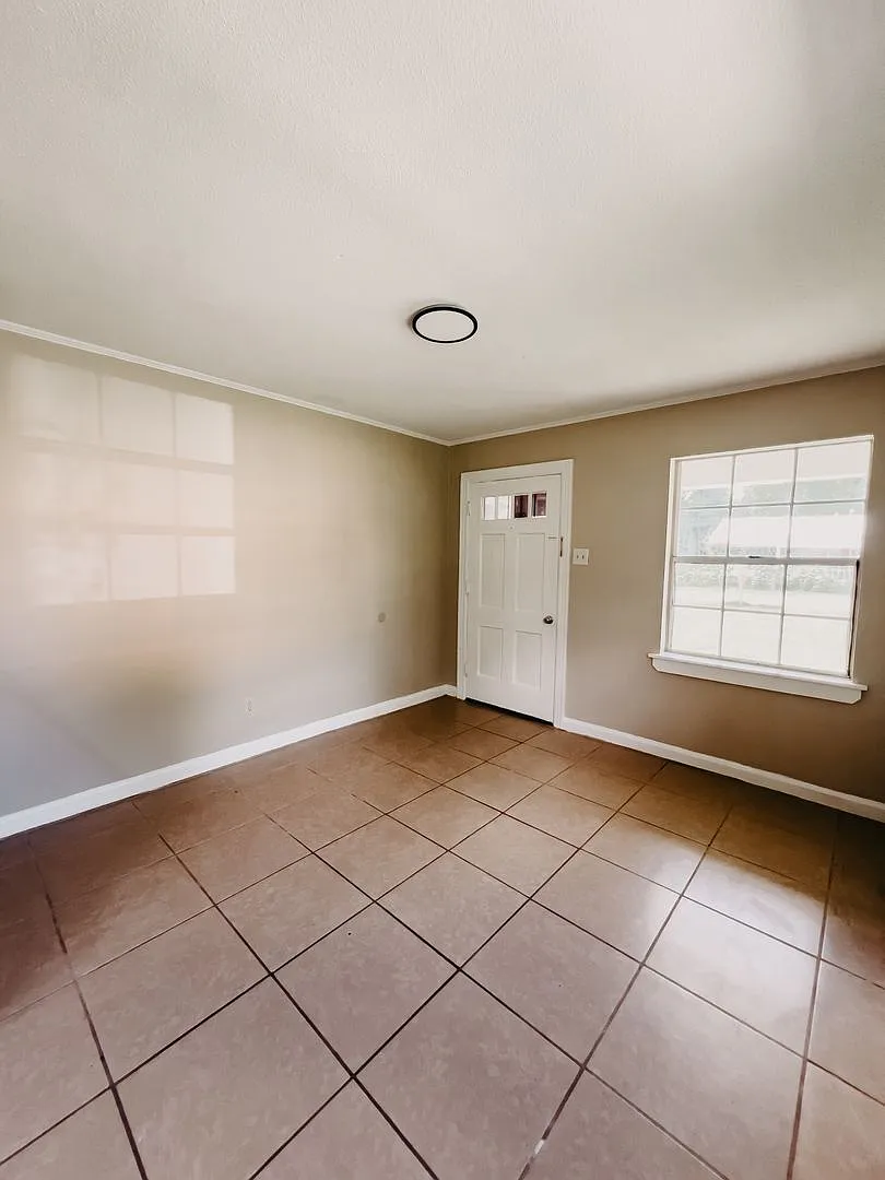 1 Bedroom Duplex — Photo 4