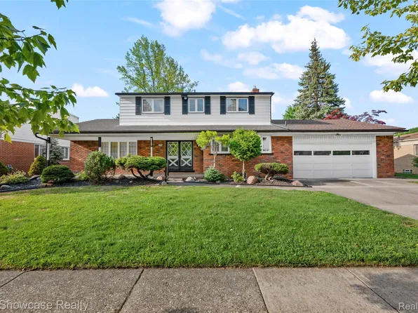 8362 Sunburst St, Center Line, MI 48015
