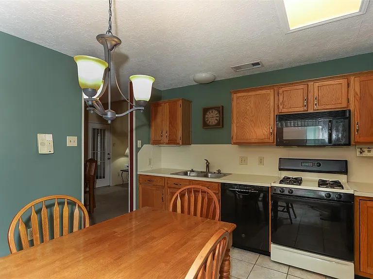 16410 Salinas Ln — Photo 10