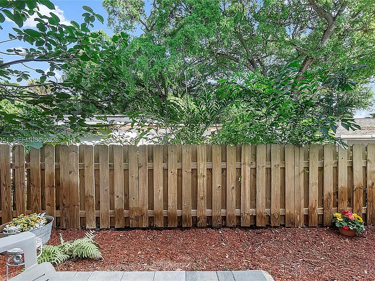 1541 SW 28th St #1541 — Photo 23