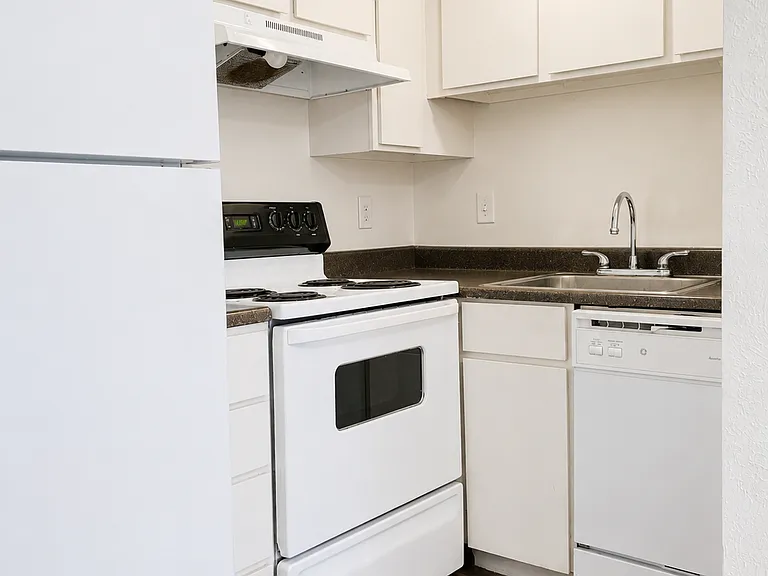 Cedar Cliff Apartments — Photo 4