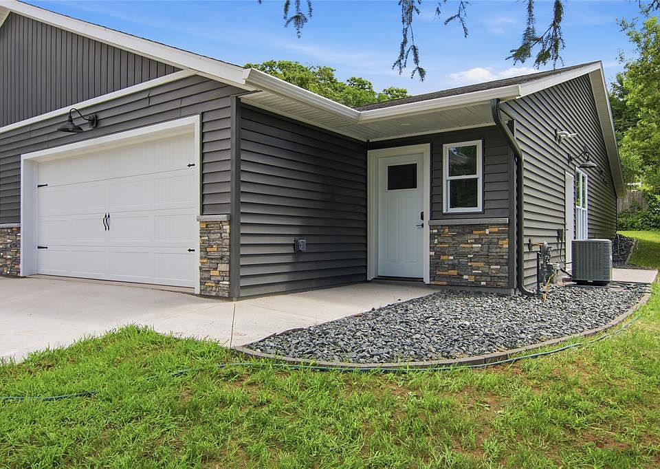 1st image of 1321 Carpenter Avenue