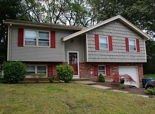 14 Greenview Rd, Cranston, RI 02920