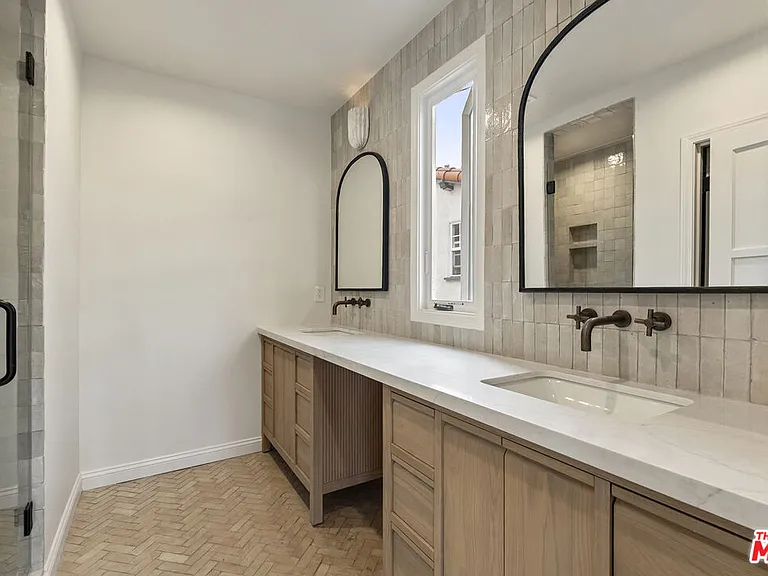 428 S Bedford Dr — Photo 17