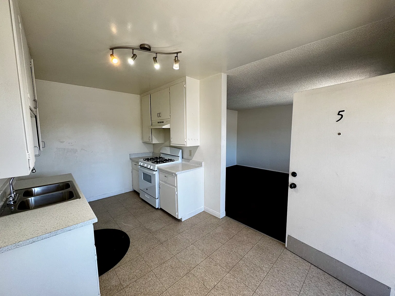1 bed, 600 sqft, $1,750 — Photo 3