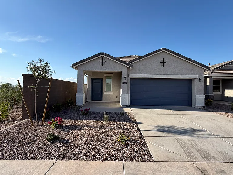 2702 W Shepperd Ave — Photo 2