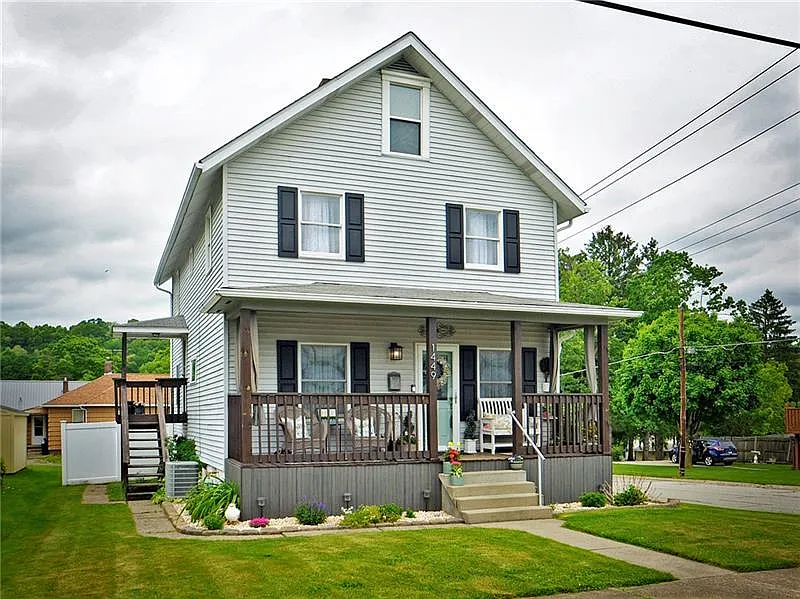 1449 4th St photo 1