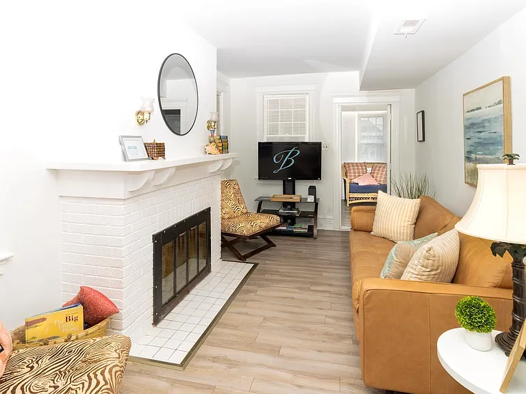 5 N Newport Ave #A — Photo 2