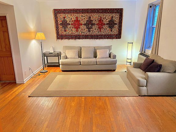 2nd image of 1816 Kalorama Rd NW APT 301