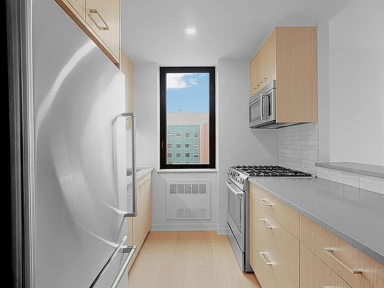 Columbus Pl #N25G — Photo 7