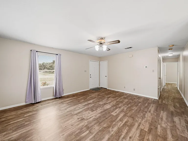 1017 Lions Park Dr — Photo 7