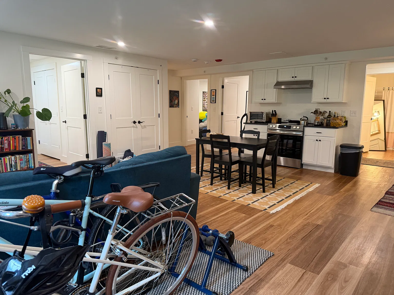 3 bed, 1025 sqft, $2,995 — Photo 4