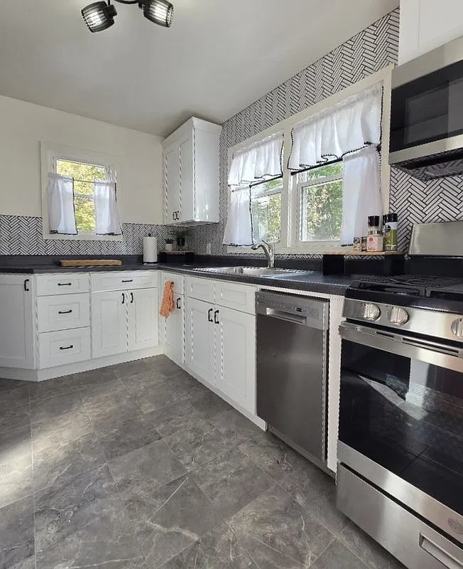 5 bed, 2.0 bath, 2040 sqft, $6,000 — Photo 3