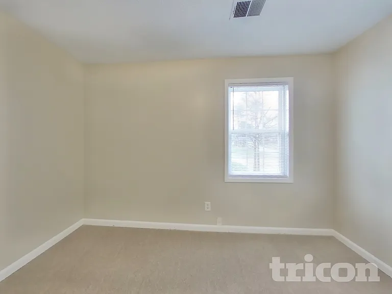211 Robin Ln — Photo 14