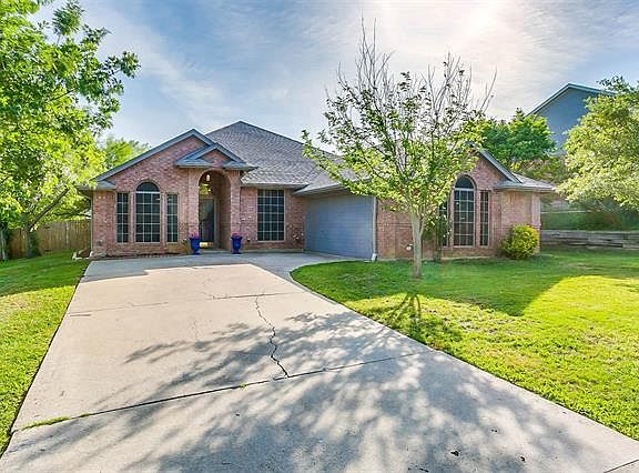 2nd image of 505 Hilltop Pl