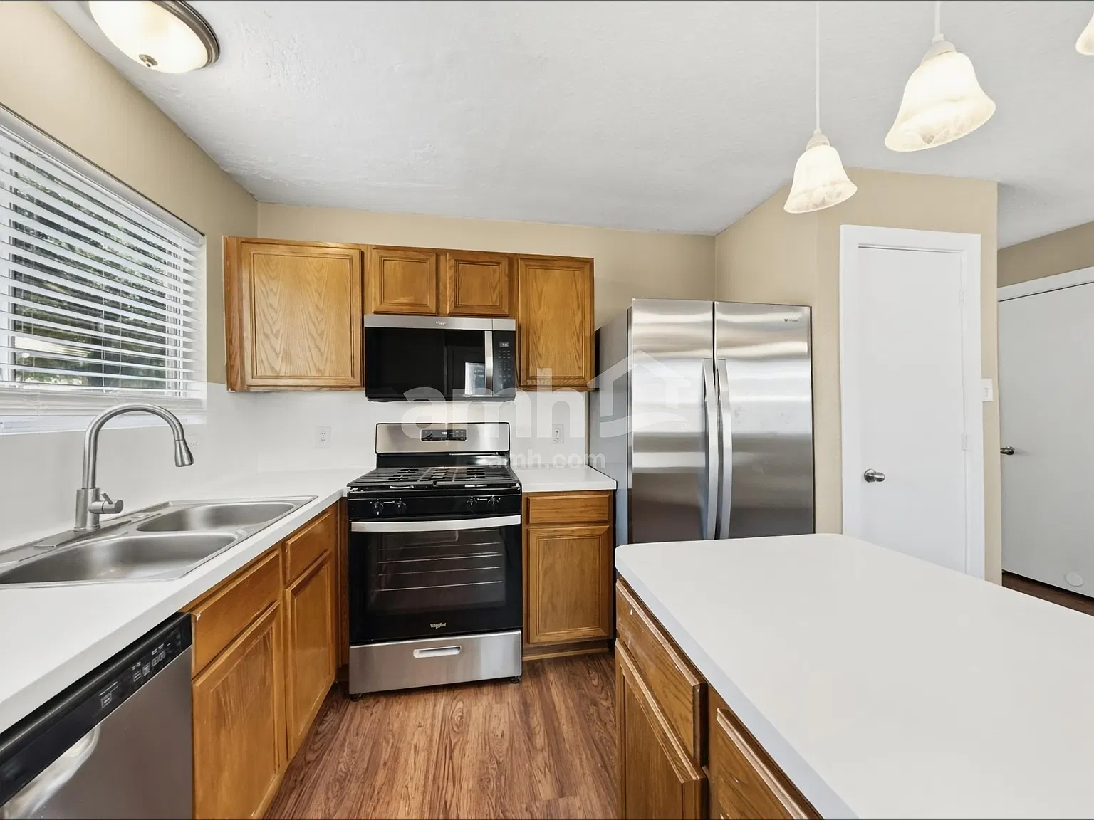 3 bed, 2.5 bath, 1508 sqft, $1,725 — Photo 3