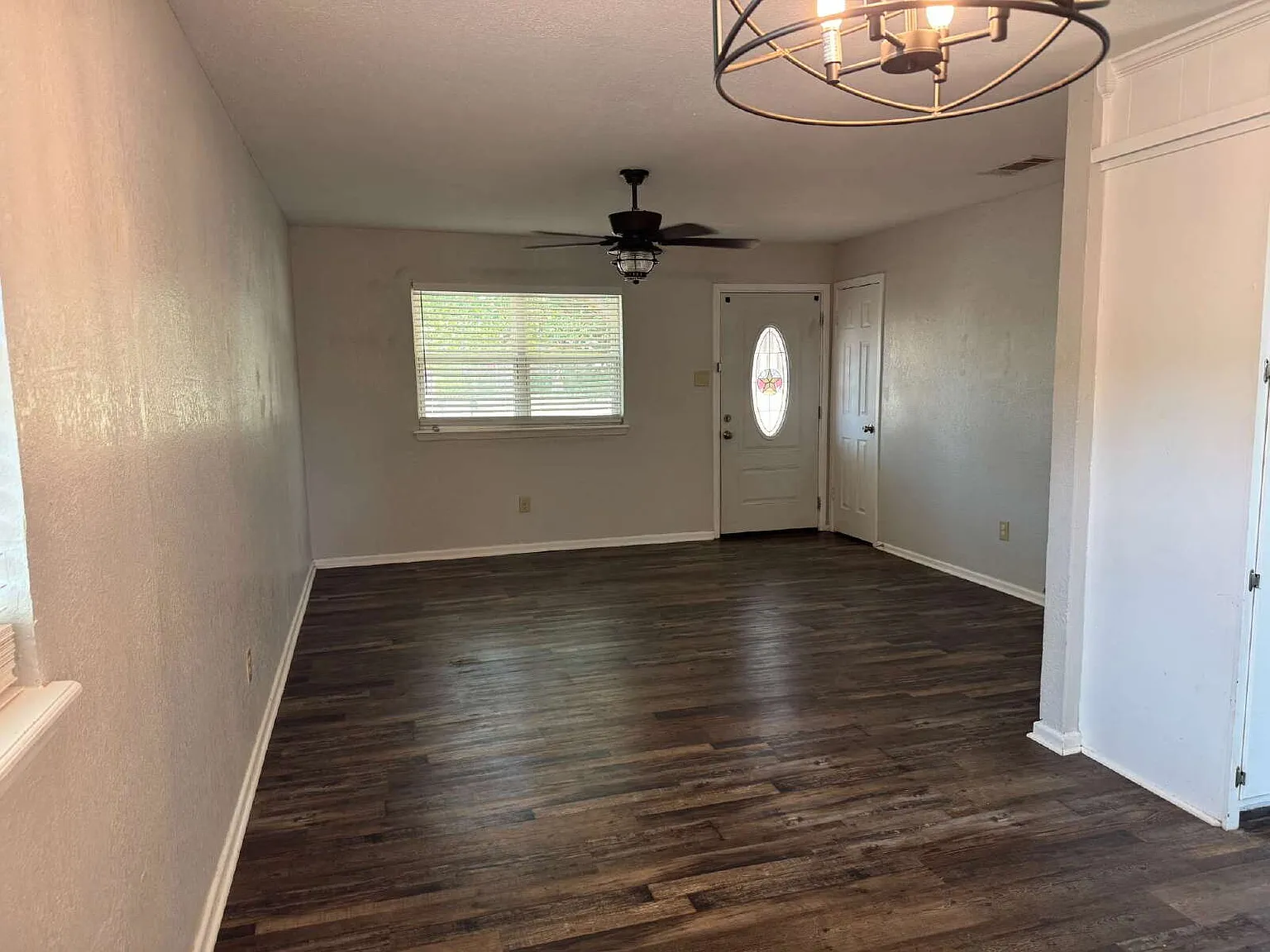 3 bed, 1.0 bath, 1056 sqft, $1,300 — Photo 4