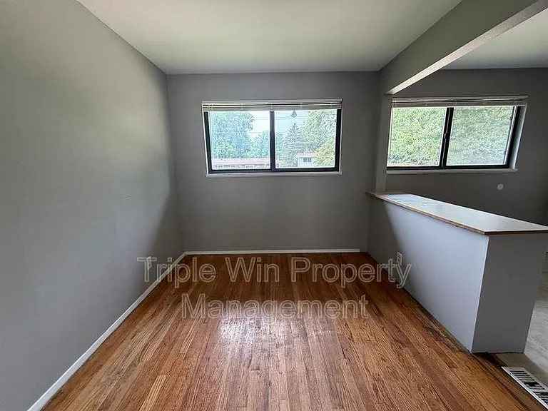 10319 Varnum Dr — Photo 9