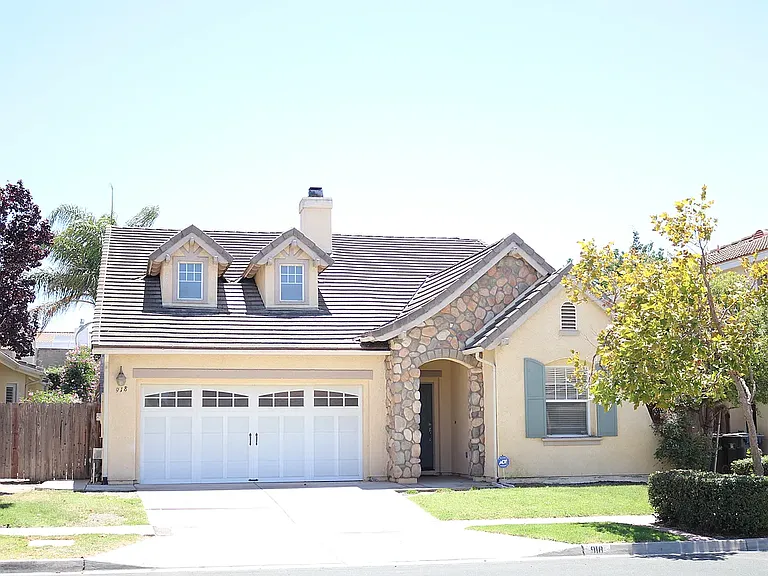 918 E Louisa Ter — Photo 1