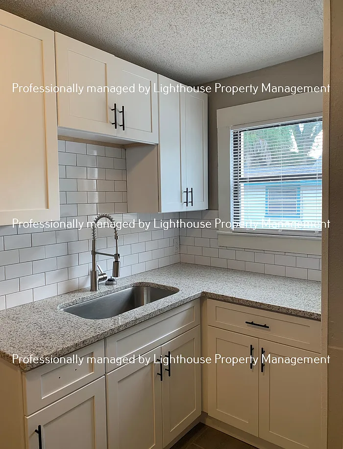 2 bed, 1.0 bath, 907 sqft, $945 — Photo 3
