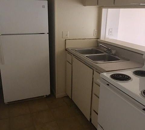 4th image of 399 Marshall Ct NW Unit 05