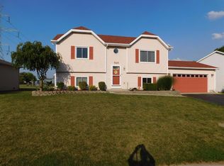 525 Sunshine Dr, Valparaiso, IN 46385