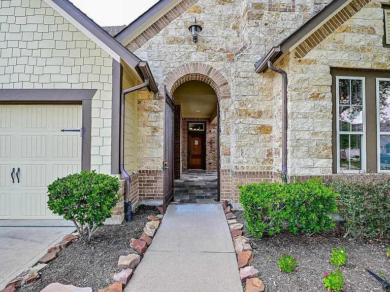 24618 Fremont Manor Ln — Photo 2