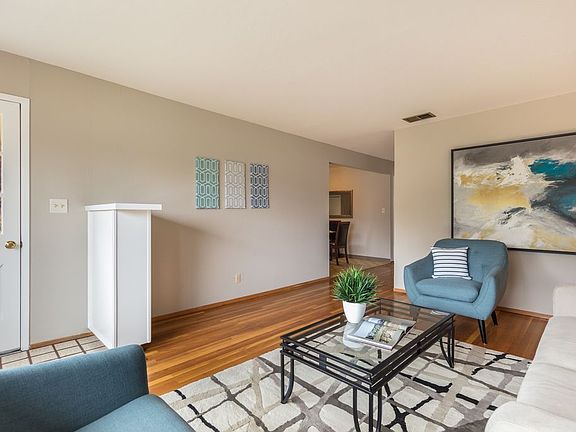 5th image of 5553 Woodhurst Ln