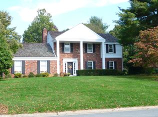 1319 Country Club Dr, Lancaster, PA 17601